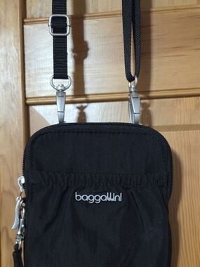 baggallini Bryant Pouch Black Crossbody